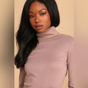 Lulus ‘Sherie Taupe Ribbed Long Sleeve
Turtleneck Top’ Medium (M)